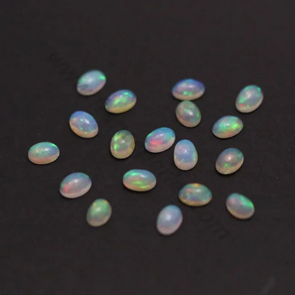 Cabochão opala Etíope oval 5x7mm x 1pc