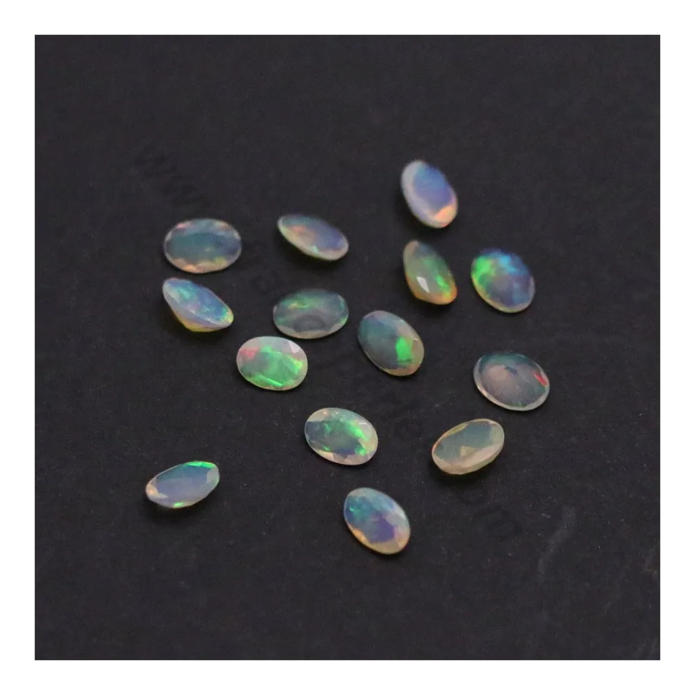 Cabochon opale ethiopian ronde 4mm-4.5mm x 1pc