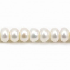 White flattened round freshwater pearls on thread 8-9mm x 40cm