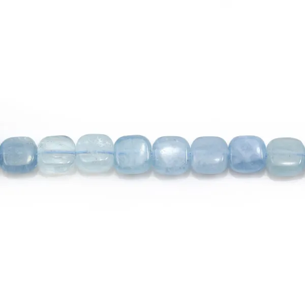 Aigue marine bleu, de forme carré 6mm x 4 st