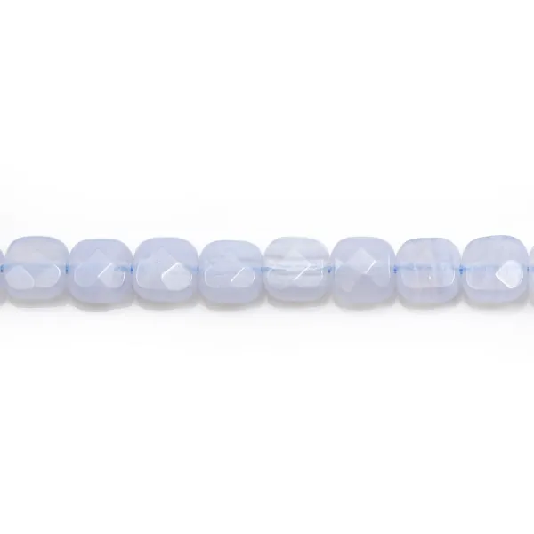 Calcédoine bleu, en forme de carré facetté 6mm x 4 st