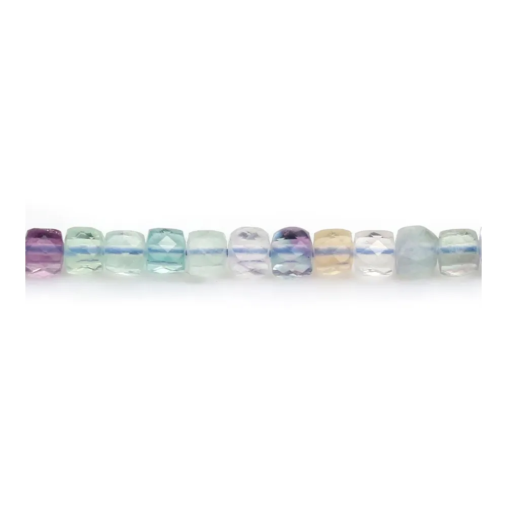 Fluorite, de forme cube facetté, 4.5-5 mm x 40cm