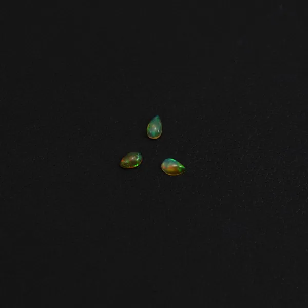 Cabochon opale éthiopienne, goutte 3x5mm x 1pc