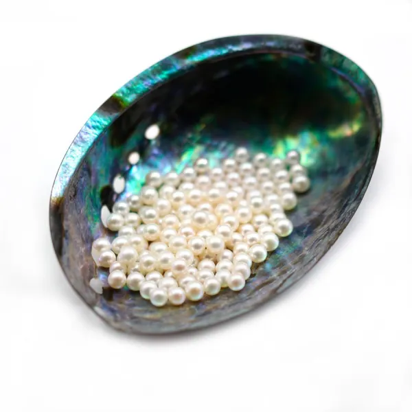 Pérola cultivada de água doce, semi-perfurada, branca, redonda, 5-5,5 mm x 1 unidade