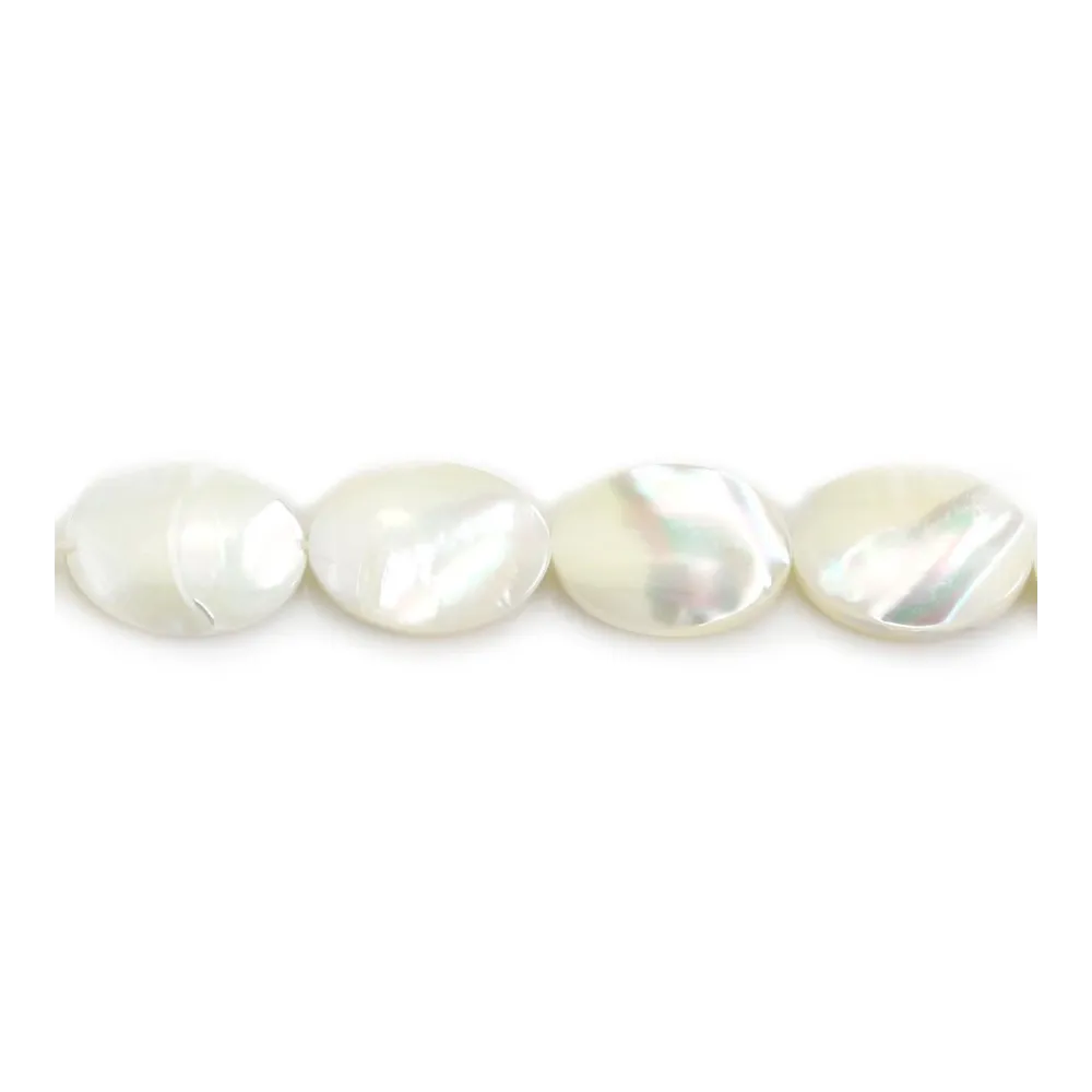 Nacre blanche ovale sur fil 10x14mm x 40cm.