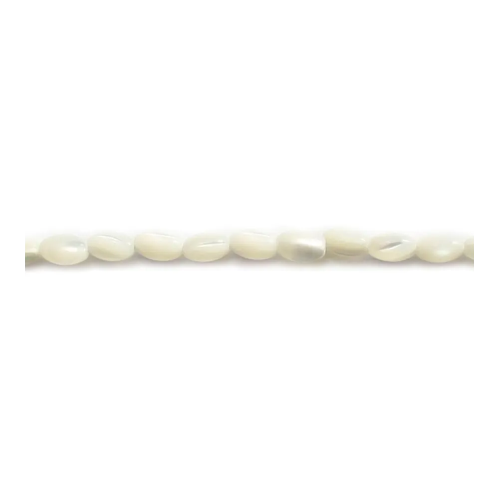 Nacre blanche en perles ovales sur fil 3mm x 40cm