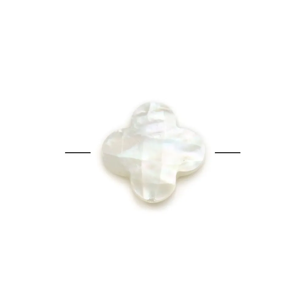 Nacre blanche en forme de trèfle Facetté 22mm x 1pc