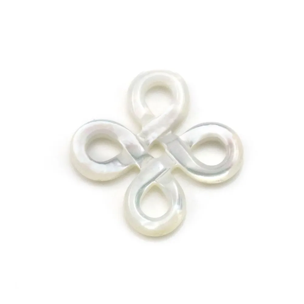 Nacre blanche en noeud chinois 15mm x 1pc