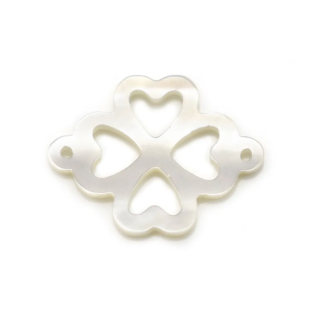 Nacre blanche en forme de trèfle à 4 feuilles ajouré, mesurant 12x16mm x 1pc