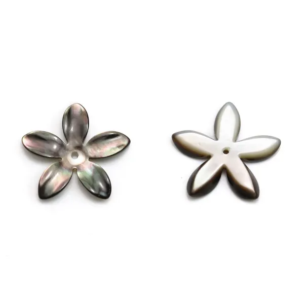Nacre de couleur grise, en forme de fleur, mesurant 18mm x 1pc