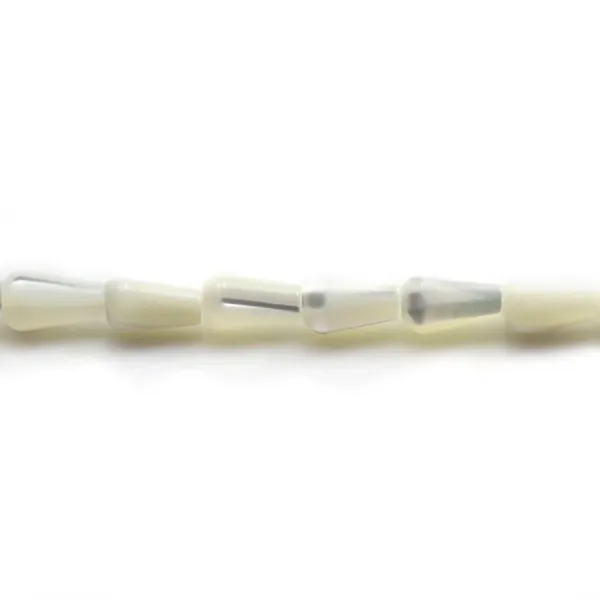 Nacre blanche en forme de goutte sur fil 5x8mm x 40cm