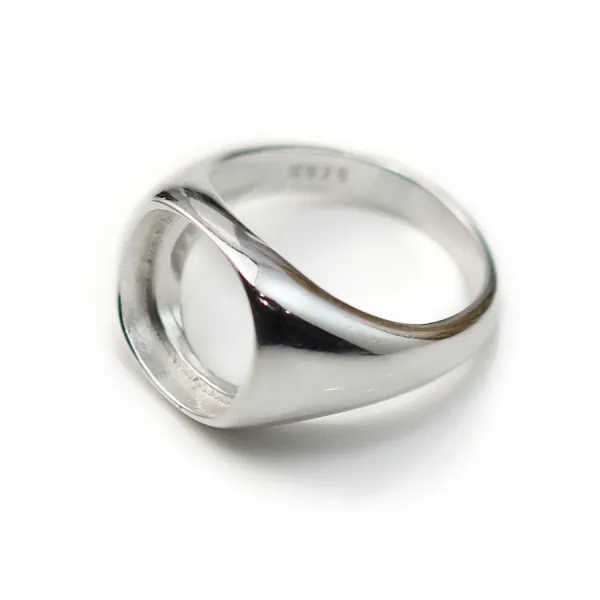 Ring set in 925 silver, with a 12mm square stand x 1pc