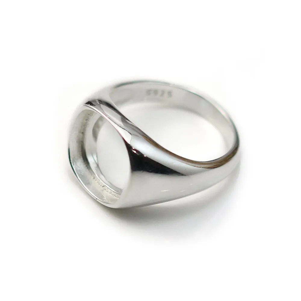 Ring set in 925 silver, with a 12mm square stand x 1pc