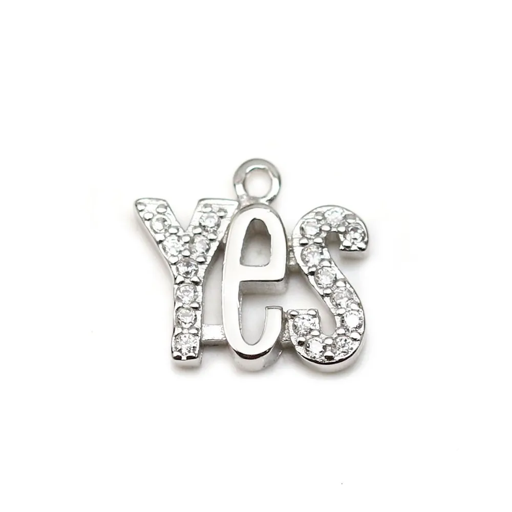 Breloque en argent 925 & zirconium, en forme de "YES", mesurant 9.5x10.5mm x 1pc