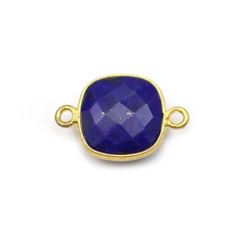 Lapis lazuli de forme carré, 2 anneaux, serti en argent doré, 11mm x 1pc
