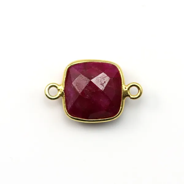 Pierre traitée avec 2 anneaux couleur rubis sertie sur argent 925 carré facettée 11mm x 1pc