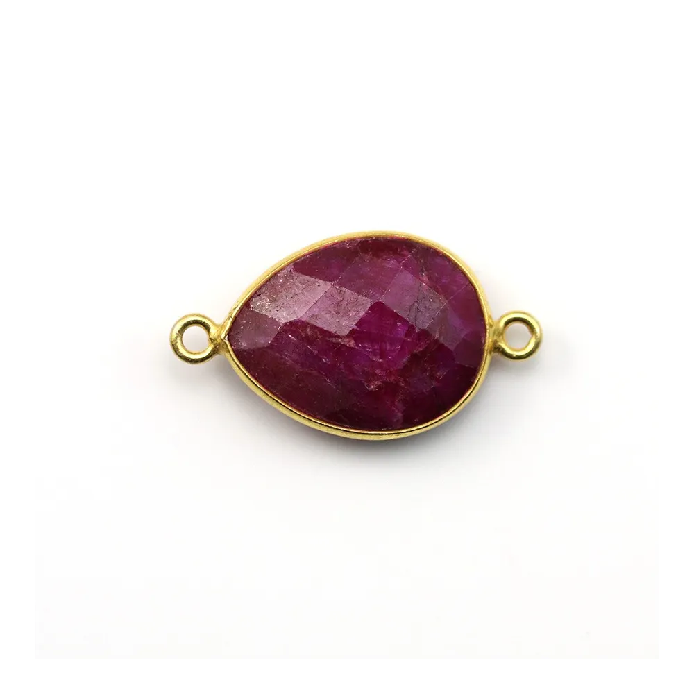 Pierre traitée avec 2 anneaux couleur rubis sertie sur argent 925 goutte facettée 13x17mm x 1pc