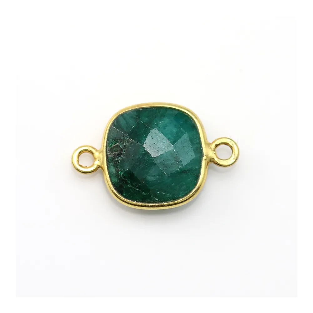 Pierre traitée couleur émeraude sertie sur argent doré taille coussin facetté 2 anneaux 11mm x 1pc