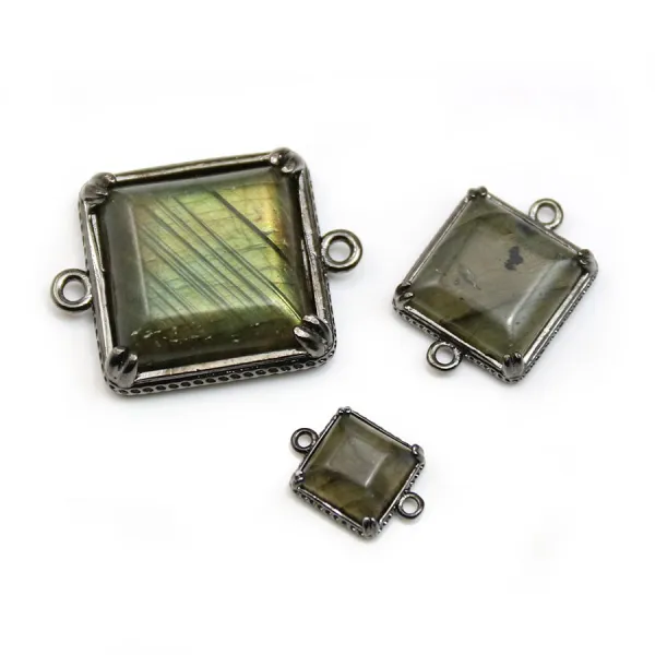 Intercalaire en labradorite sertie en métal, de forme carré x 1pc