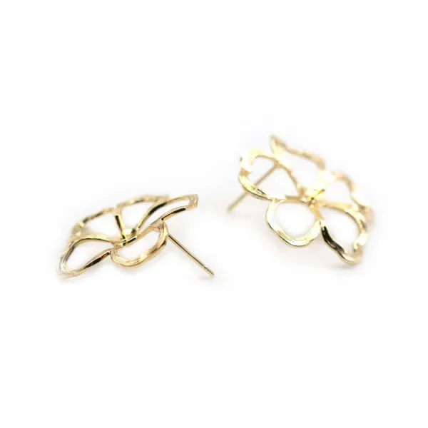 Clous d'oreille fleur Plaquée par "flash" or sur laiton 16x18mm x 2pcs