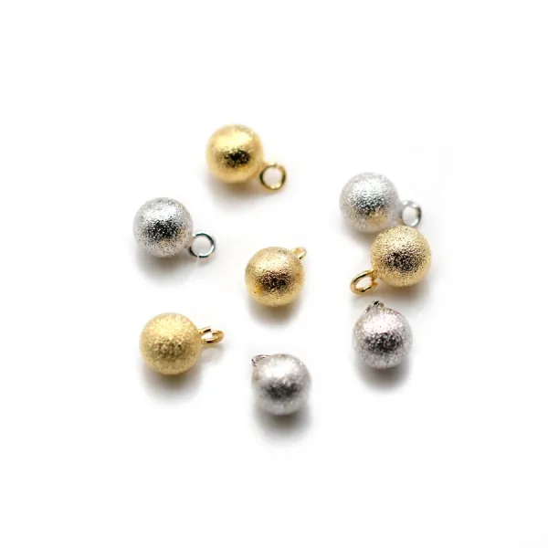 Round hammered charm 10mm, plated by "flash" gold on brass x 10pcs