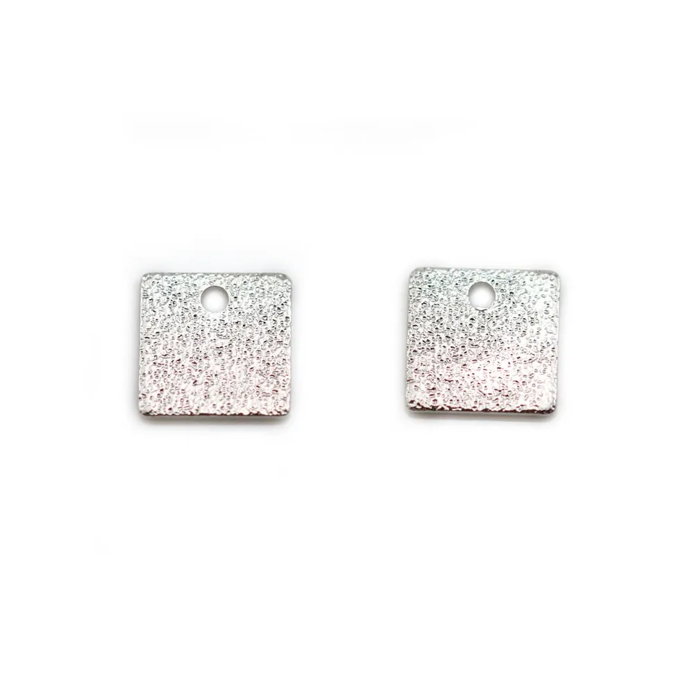 Breloque en forme ronde martelé, plaquée par "flash" or sur laiton 8mm x 10pcs