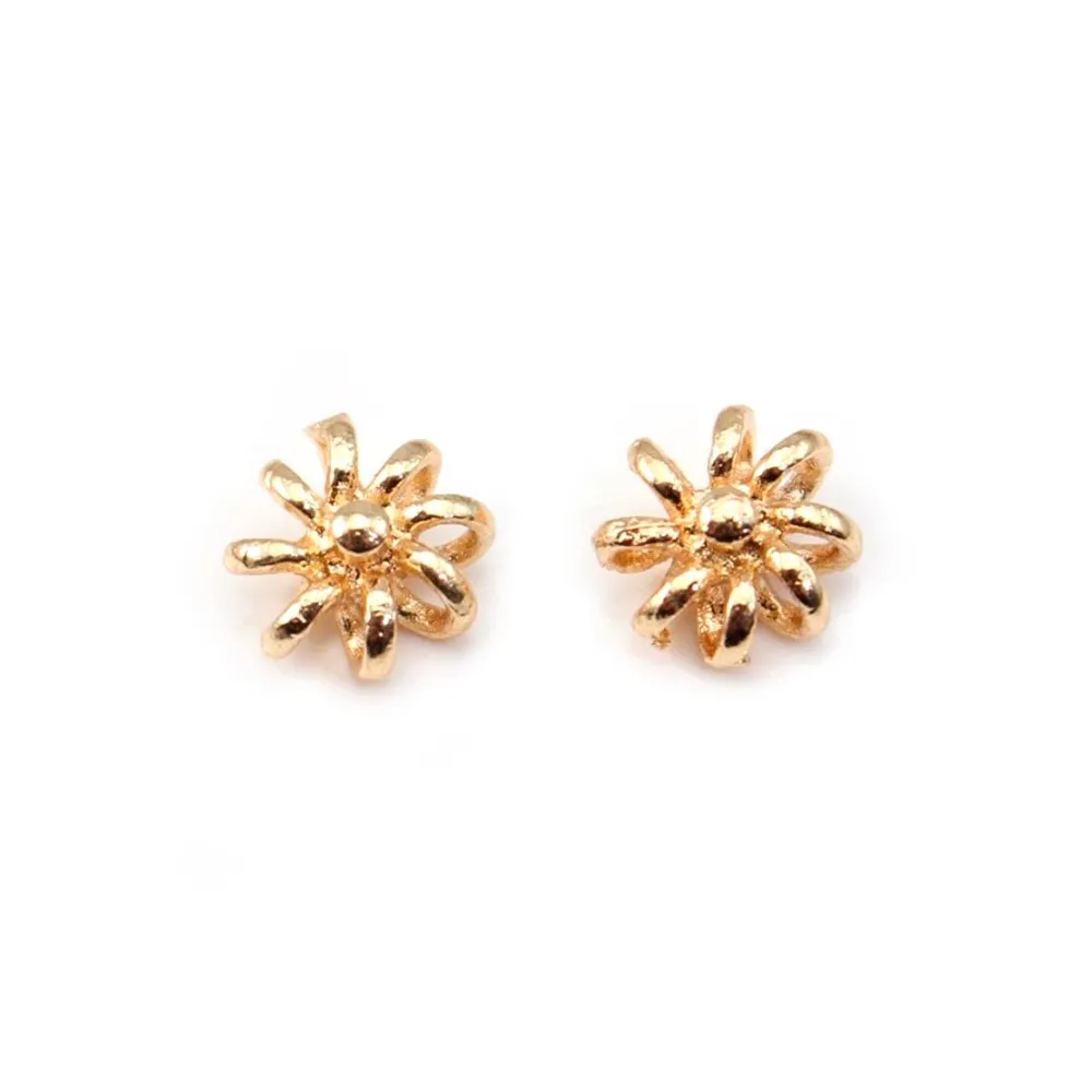 Fleur  Plaquée par "flash" or sur laiton 7.5mm x 1pc