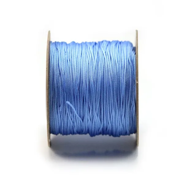 Fil polyester, de couleur bleu ciel, mesurant 0.8mm x 100m