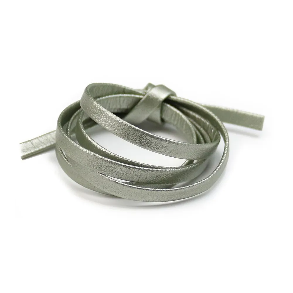 Cuir synthétique, de forme plate, de couleur gris-vert, 5mm x 90cm