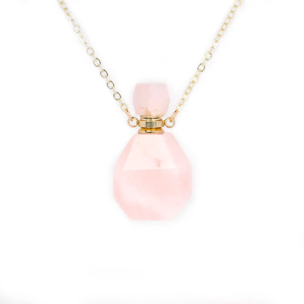 Collier en plaquée par "flash" or sur laiton avec pendentif flacon de parfum en Quartz rose