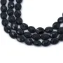 Onyx en forme d'ovale facetté, sur fil, mesurant 8x10mm x 40cm