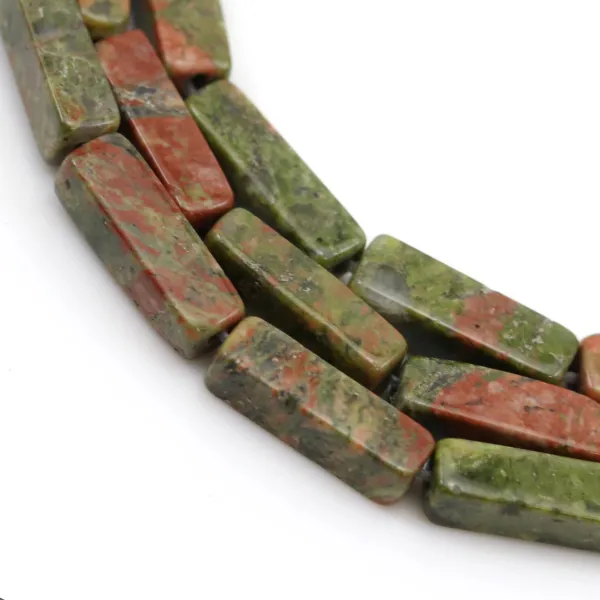 Jaspe ukanite, en forme de rectangle 4x13mm x 40cm