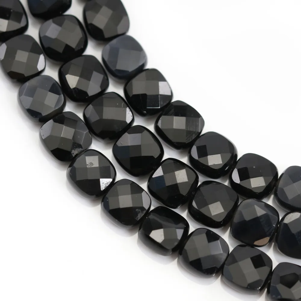 Agate noire de forme carré facetté 6mm x 39cm