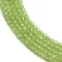 Péridot en forme de cube facette 2mm x 40cm