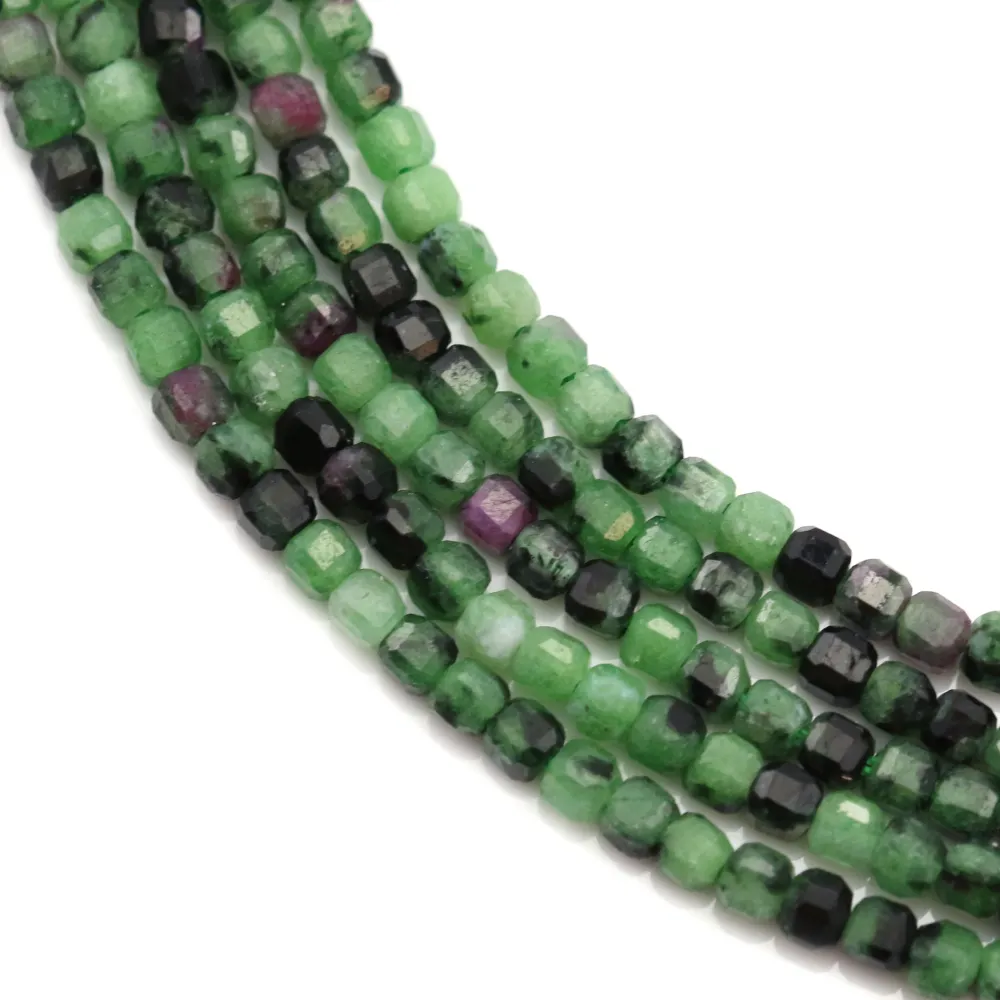 Rubis zoisite, en forme de cube facette 2mm x 40cm