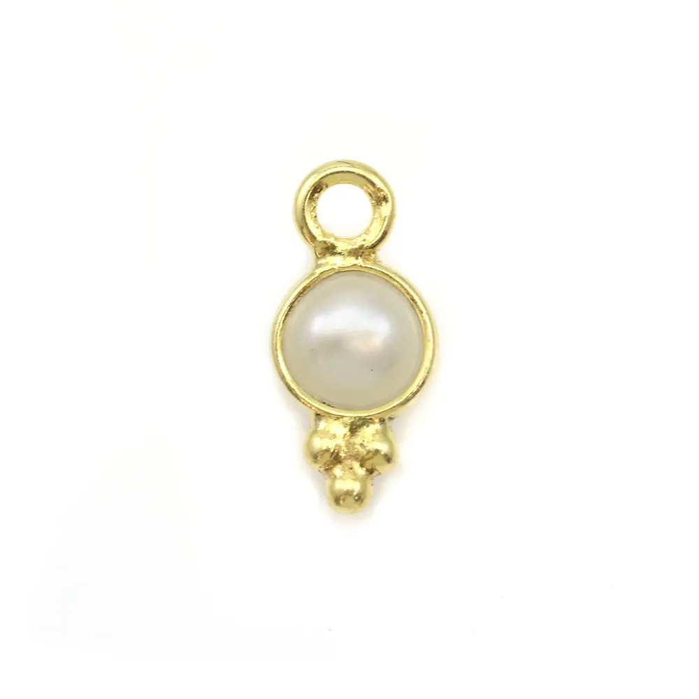 Breloque en Perle d'eau douce ronde facettée serti argent 925 doré à l'or fin 5mm x 2pcs