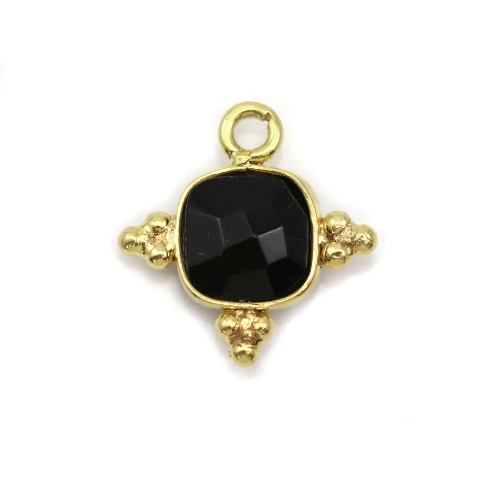 Breloque en Agate noire carrée facettée sur argent doré 7mm x 1pc