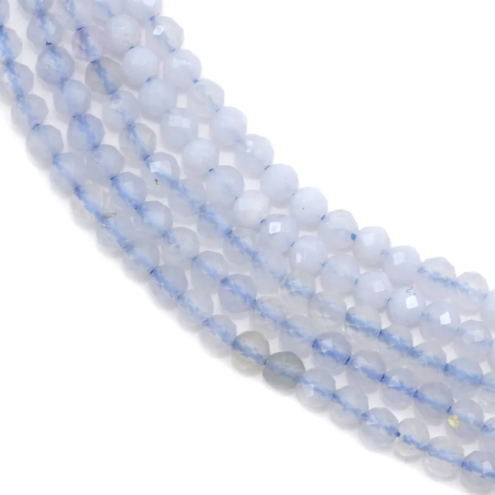 Calcédoine bleu, de forme ronde facetté 2mm x 40cm