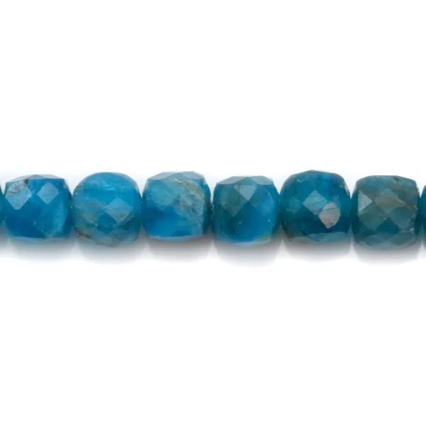Apatite, en forme de cube facetté, 4-4.5mm x 40cm