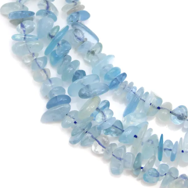 Aquamarine forms in chips x 40cm