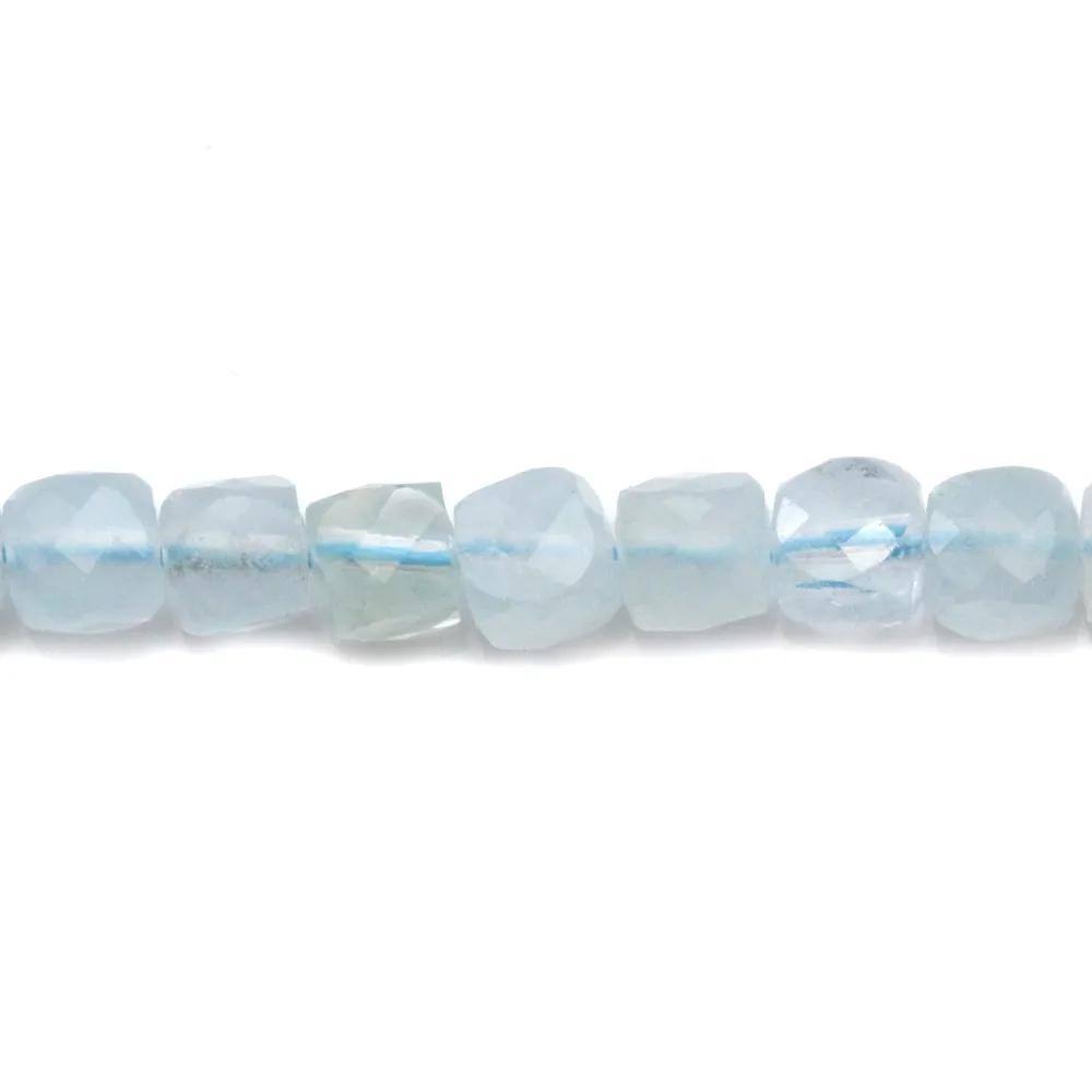 Aigue marine, de forme cube facetté, 4.5-5 mm x 40cm
