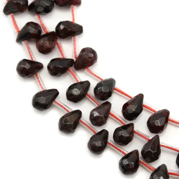 Granat, tropfenförmiger Facettenschliff 6x9mm x 40cm