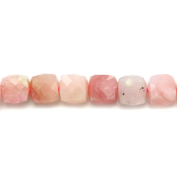 Opale rose, de forme cube facetté, 4.5-5 mm x 40cm