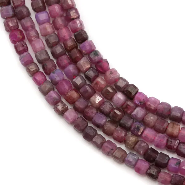 Rubin Würfel facettiert 2.5mm x 39cm