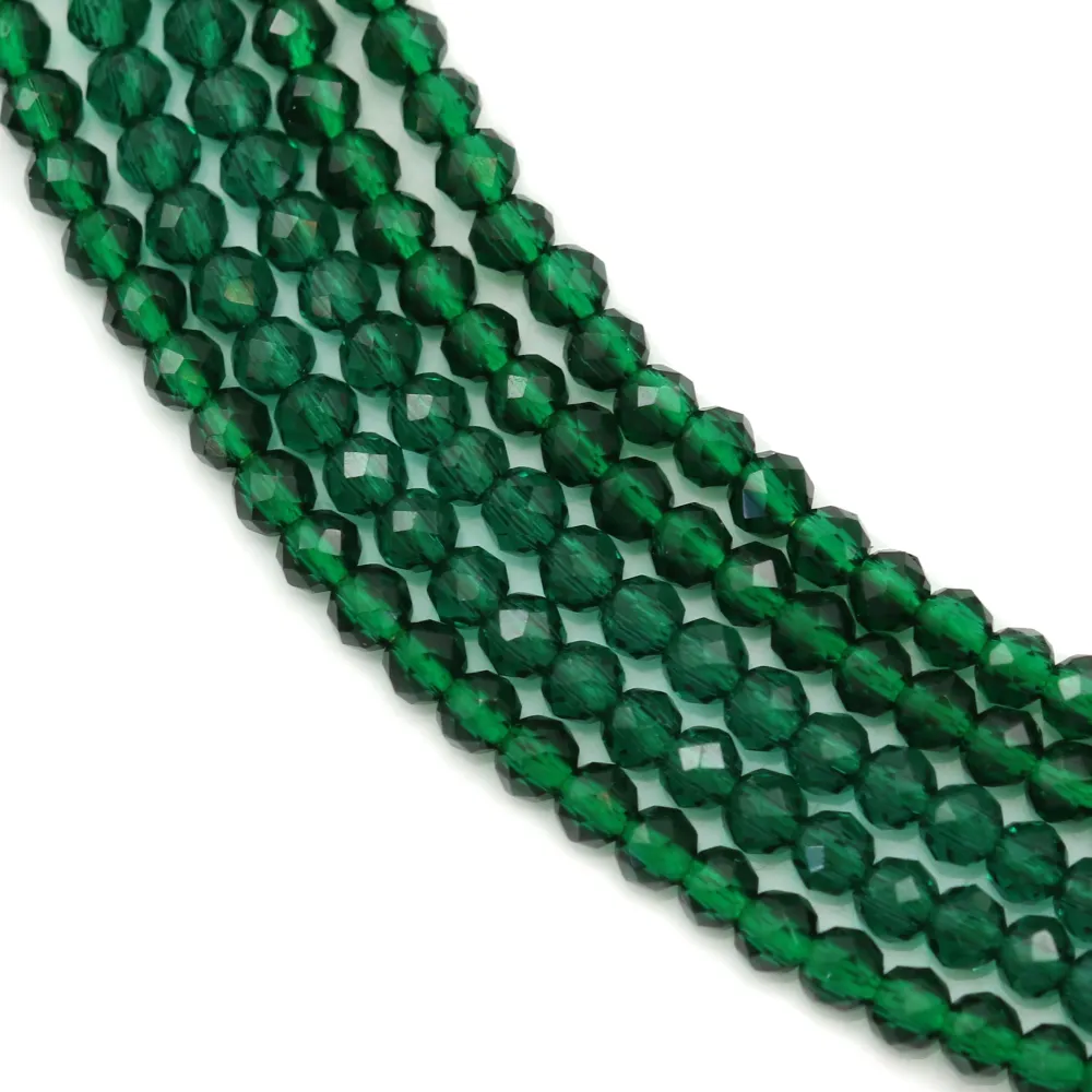 Emeraude synthétique verte, de forme ronde facetté, mesurant 2mm x 40cm