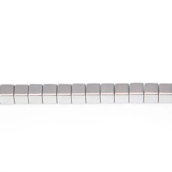 Hématite argenté cube carré 4mm x 40cm 