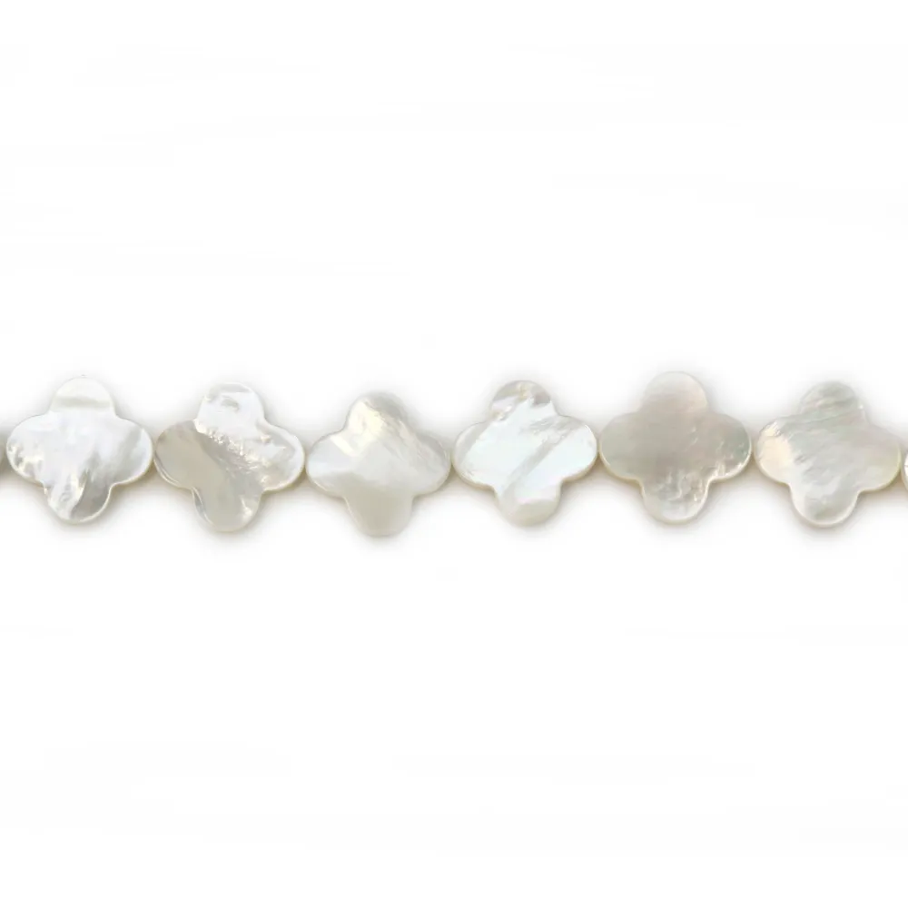 Nacre blanche en forme de trèfle 18mm x 1pc
