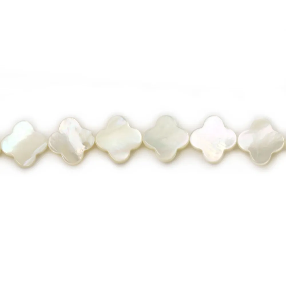 Nacre blanche en forme de trèfle 10mm x 4 pcs