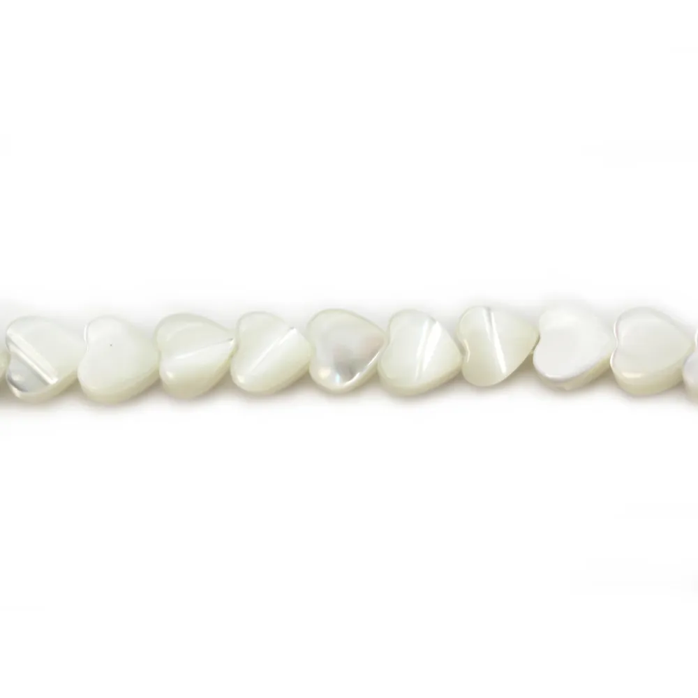 Nacre blanche en forme de coeur sur fil 4mm x 40cm