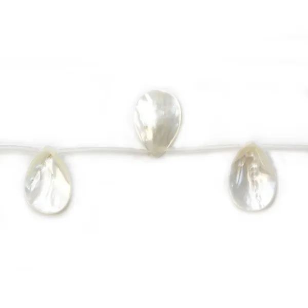 Nacre blanche goutte plate sur fil 25x35mm x 40cm